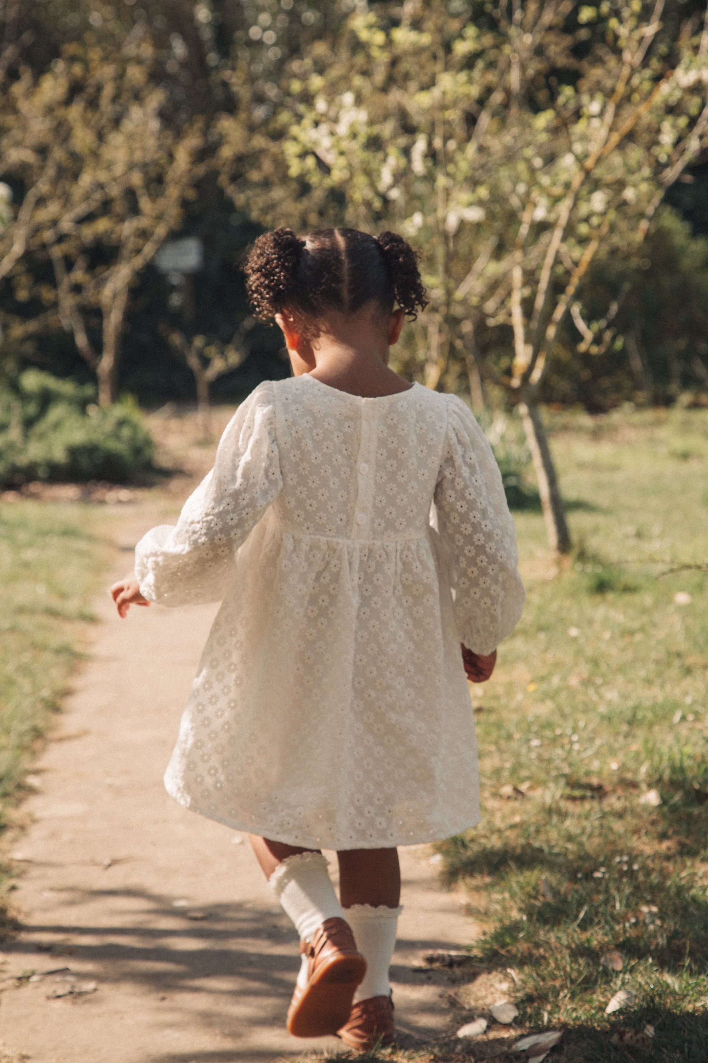 White Daisy Puff Long Sleeve Dress