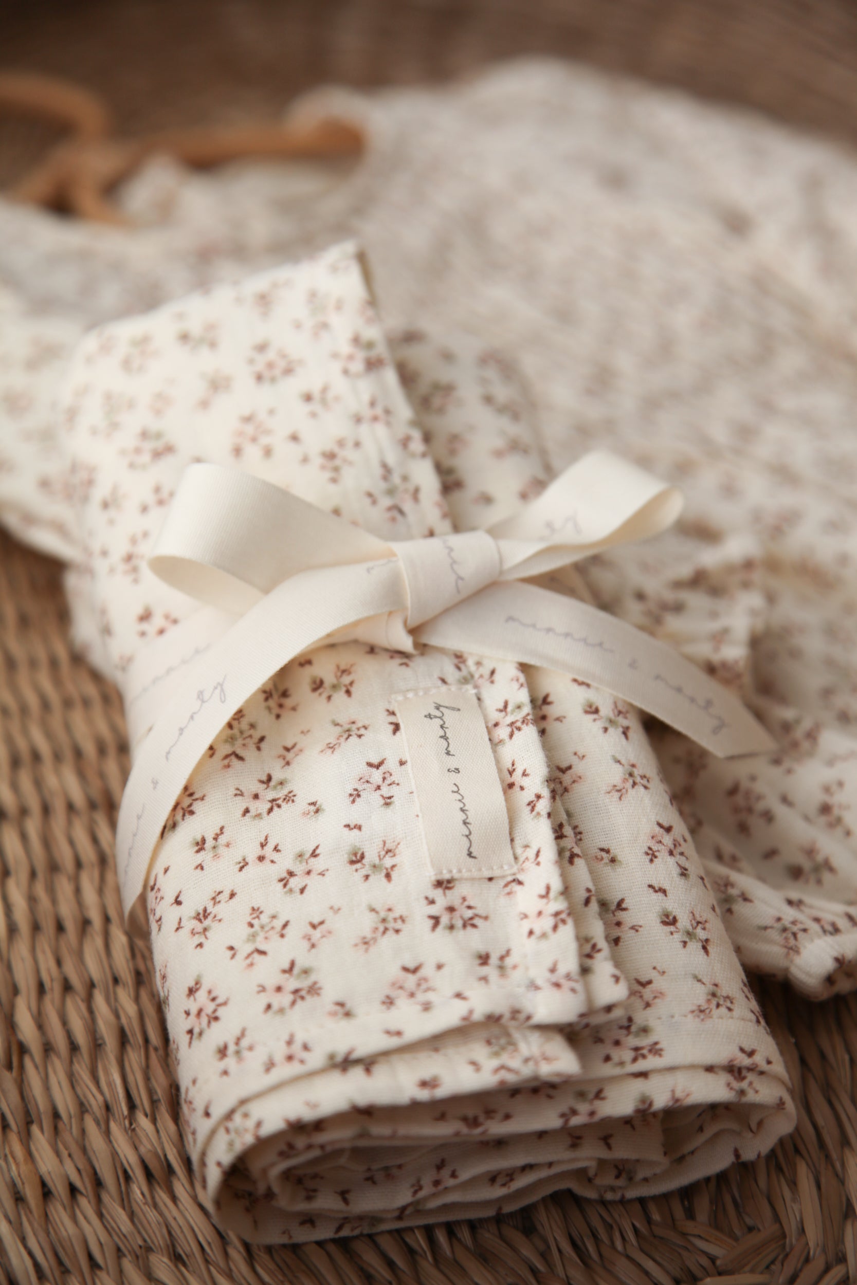 Ditsy Floral/Buttermilk Muslin Swaddle