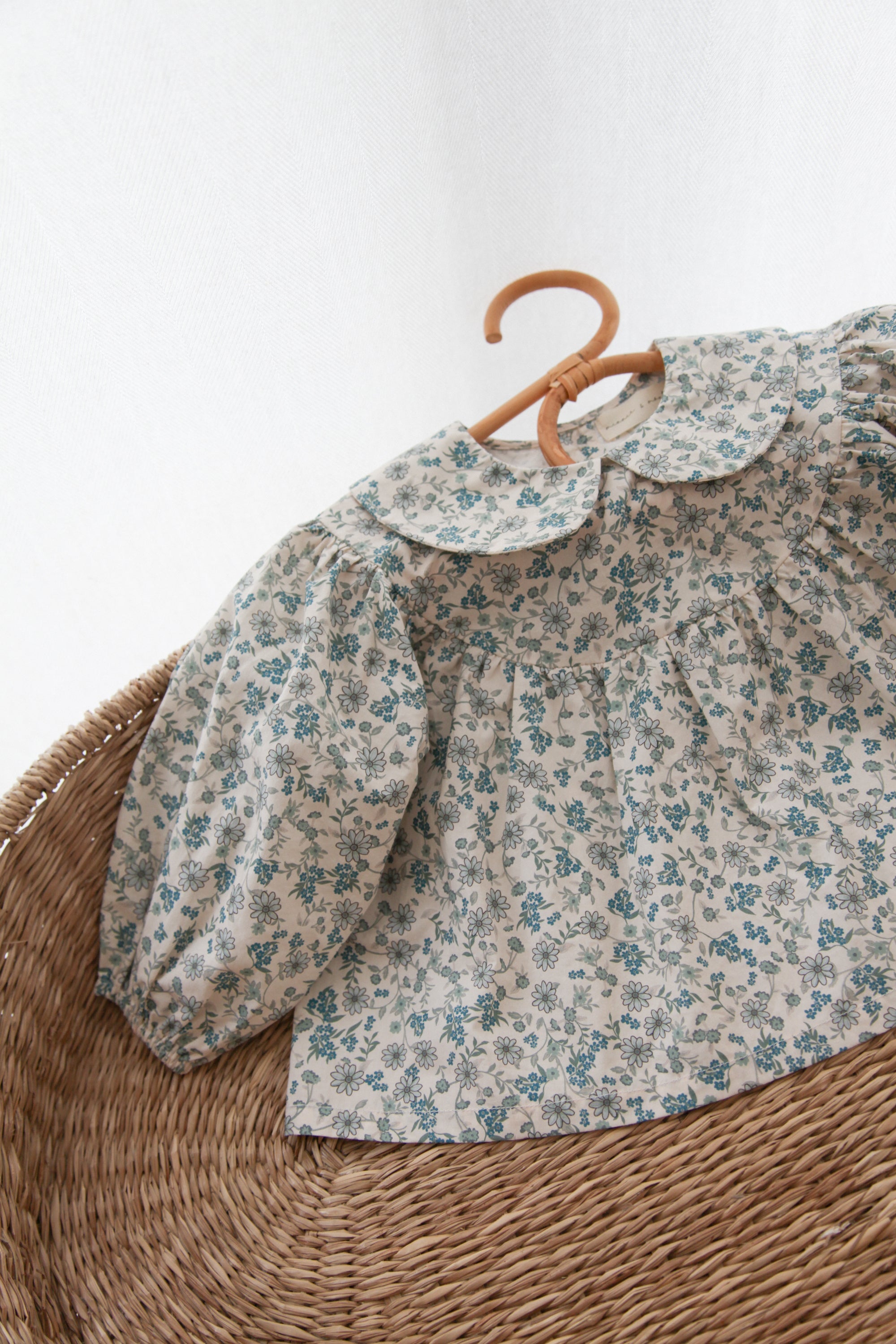 WHOLESALE Blue/Floral Floral Puff Sleeve Blouse
