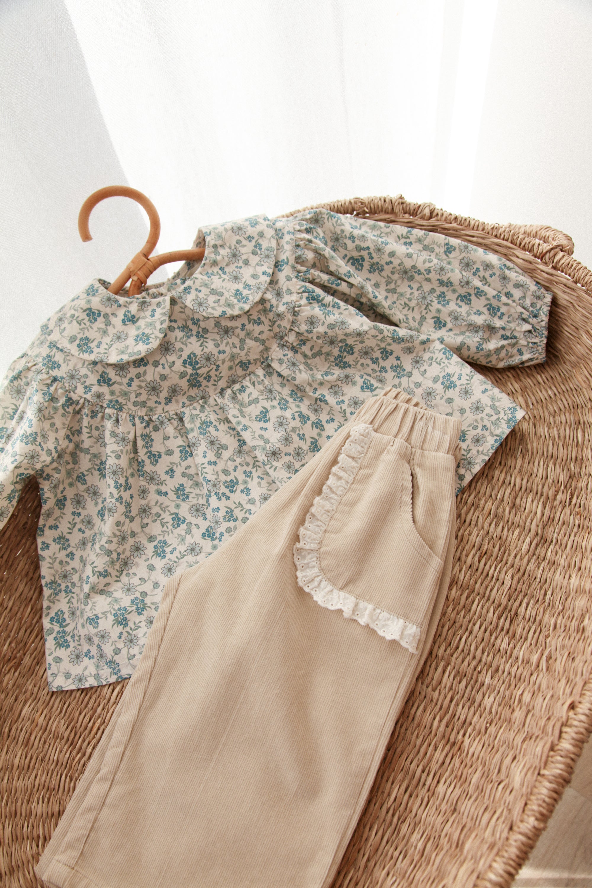 WHOLESALE Winter/Blue Floral Puff Sleeve Blouse