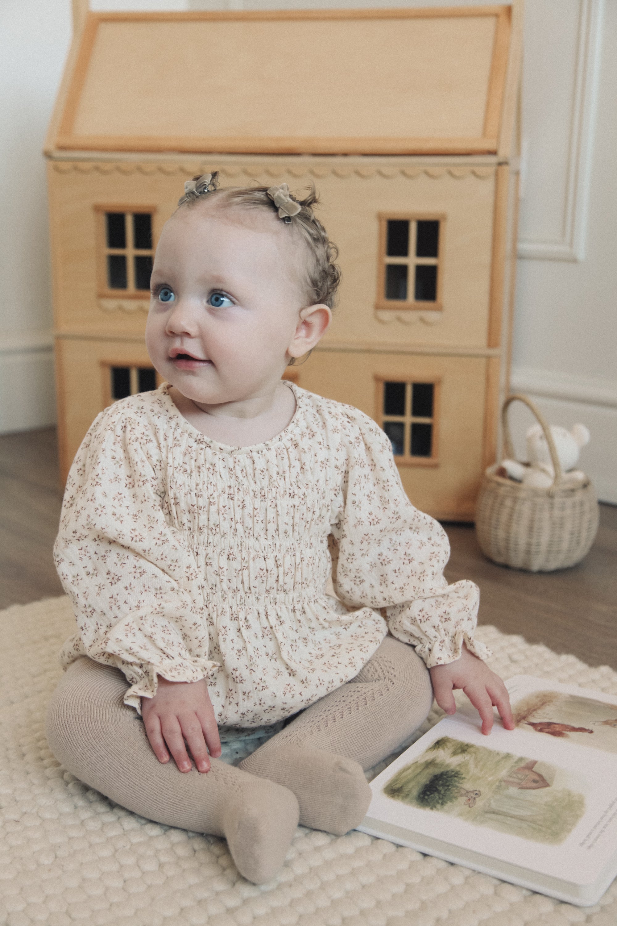 Ditsy Floral/Buttermilk Muslin Smocked Long Sleeve Romper