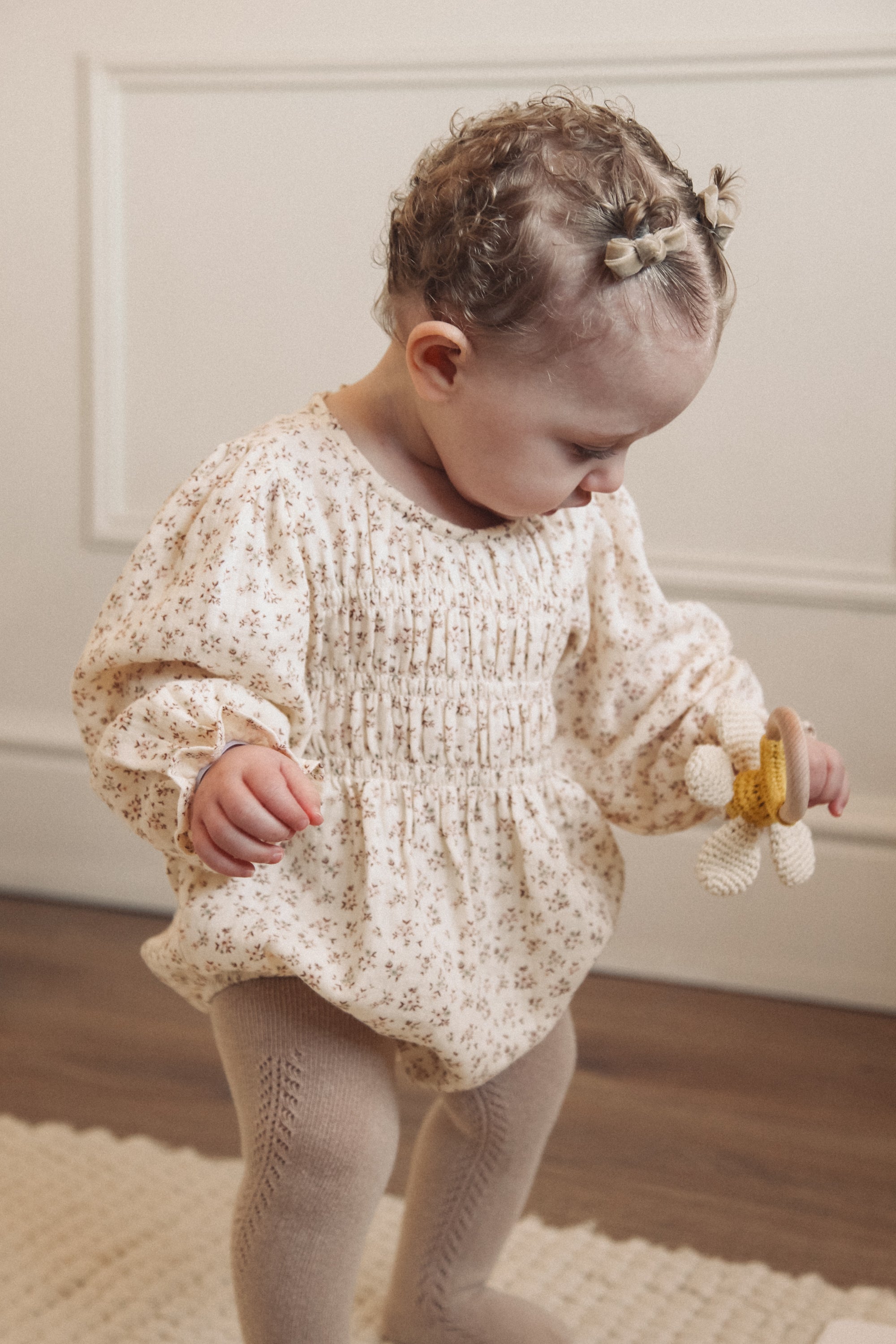Ditsy Floral/Buttermilk Muslin Smocked Long Sleeve Romper