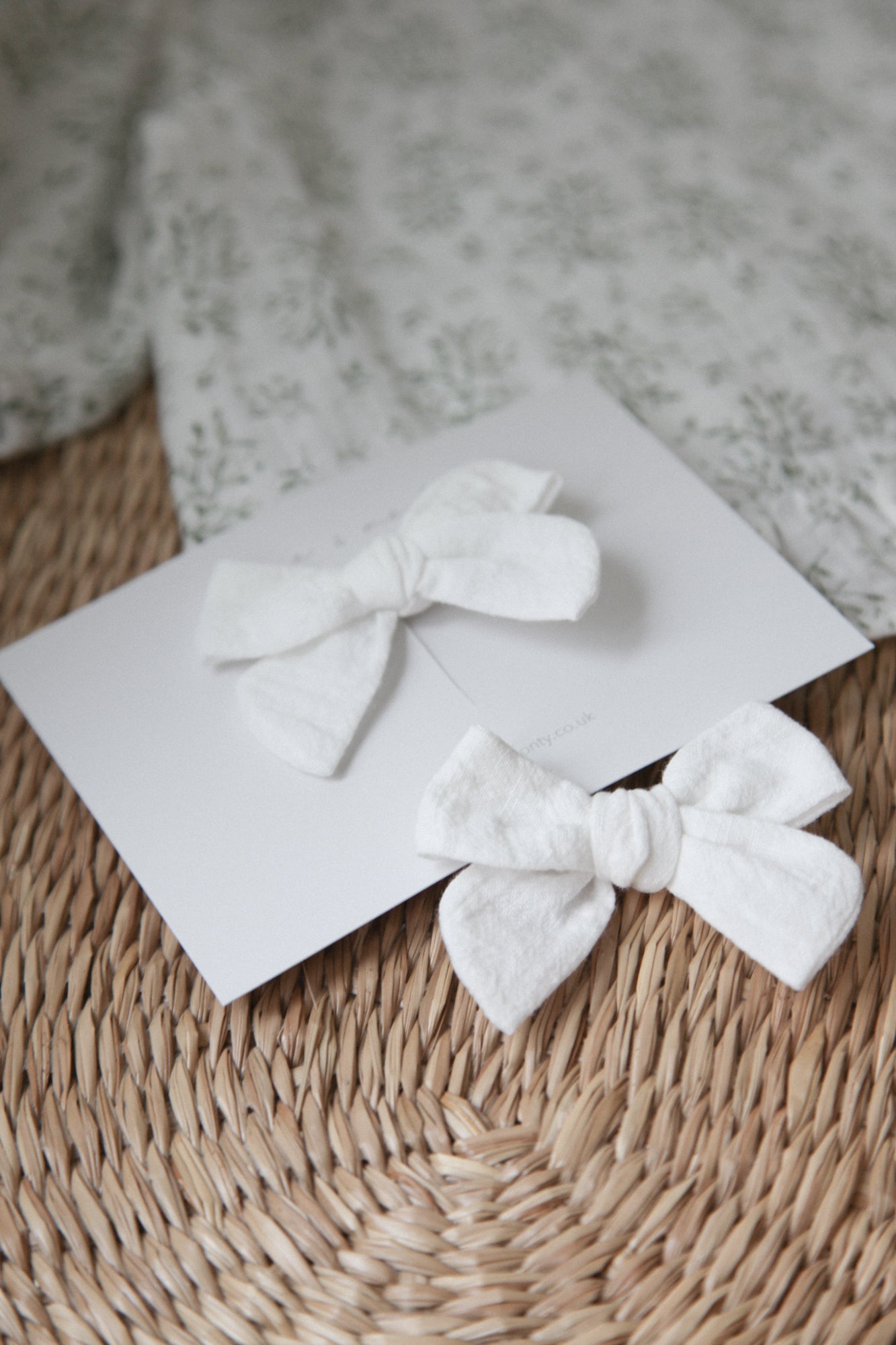 White Linen Medium Bow Slides (2 pack)