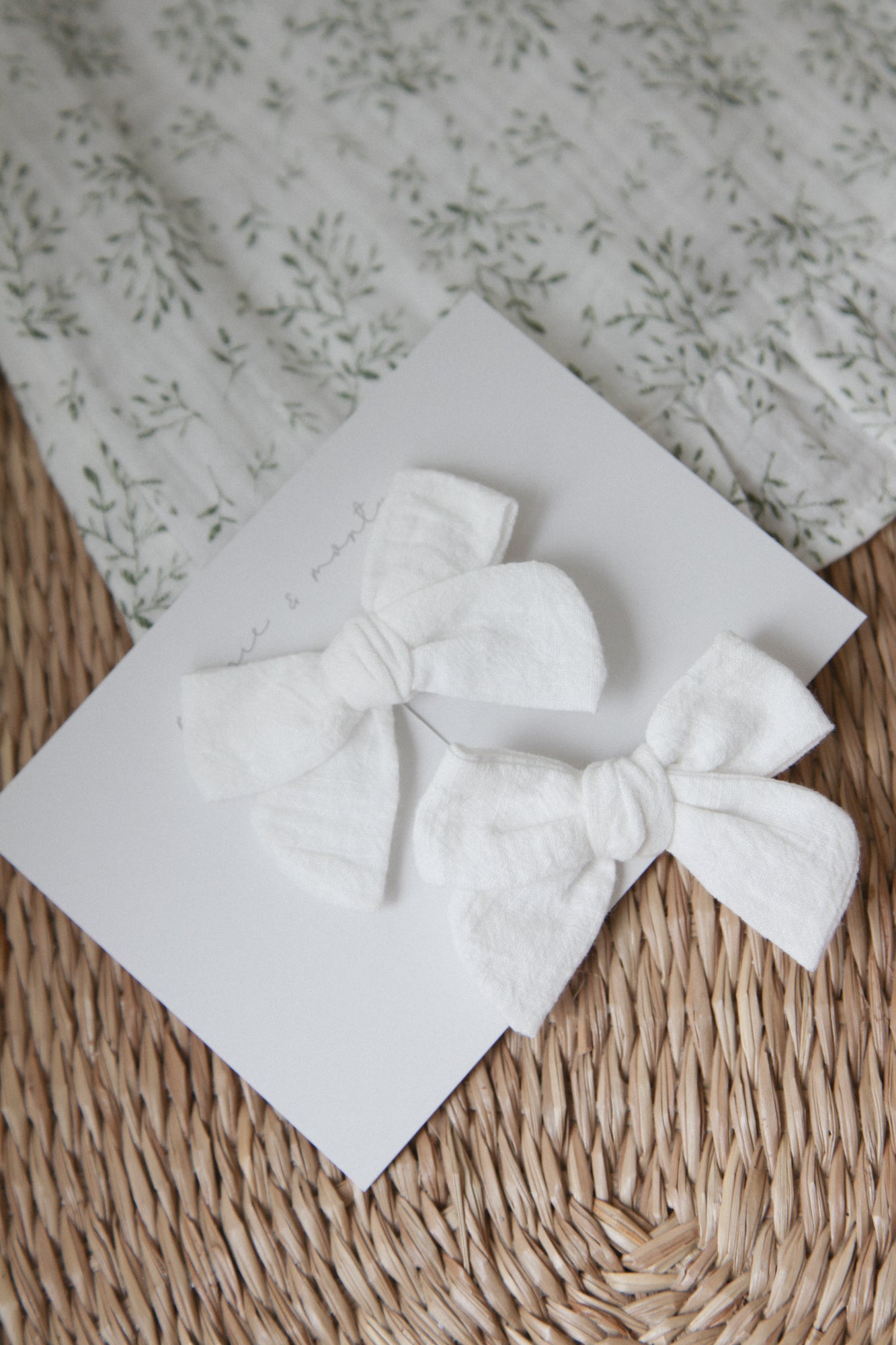 White Linen Medium Bow Slides (2 pack)