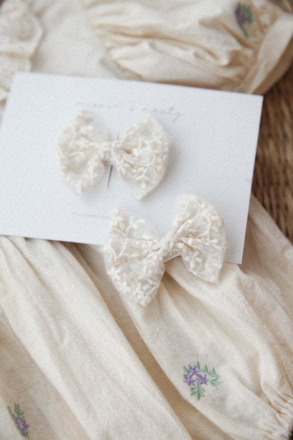 Cream Lace Bows (2 pack)