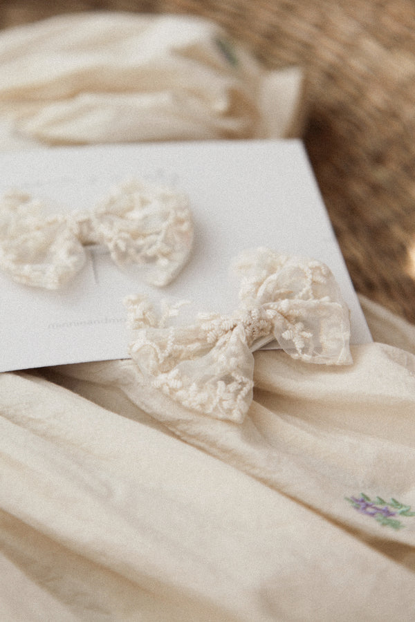 Cream Lace Bows (2 pack)