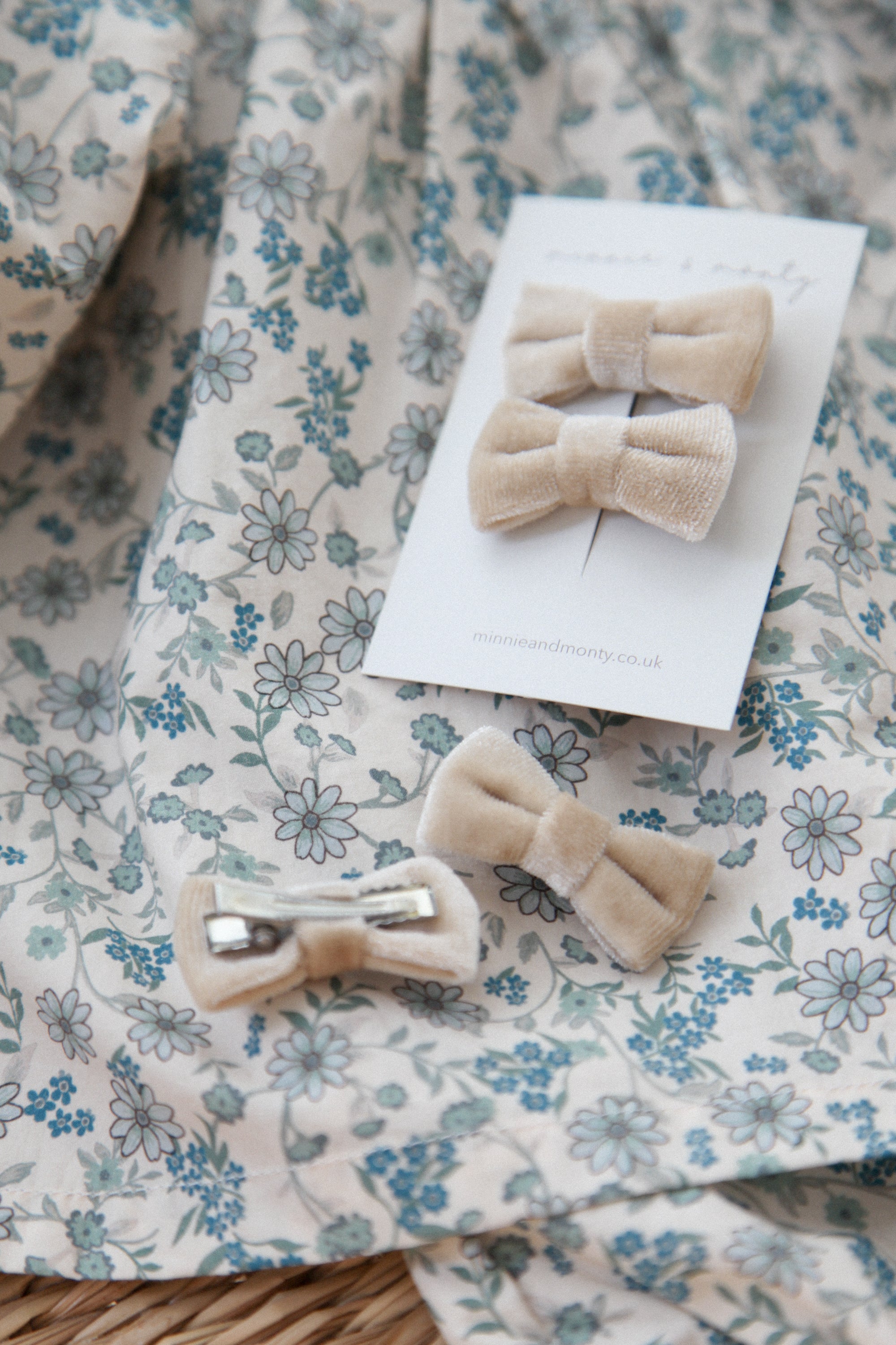 Beige/Velvet Small Bow Slides (2 pack)