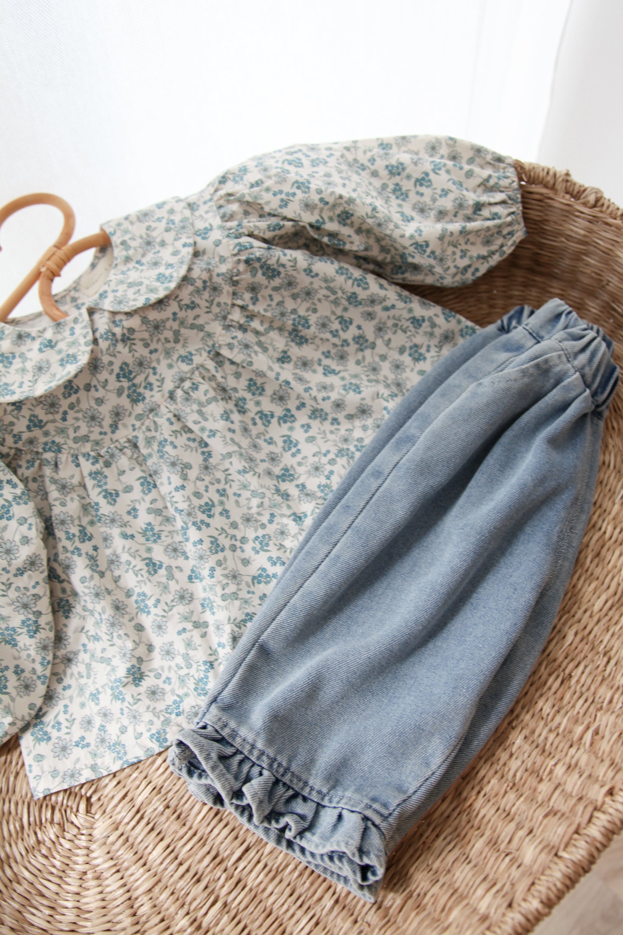 Winter/Blue Floral Puff Sleeve Blouse