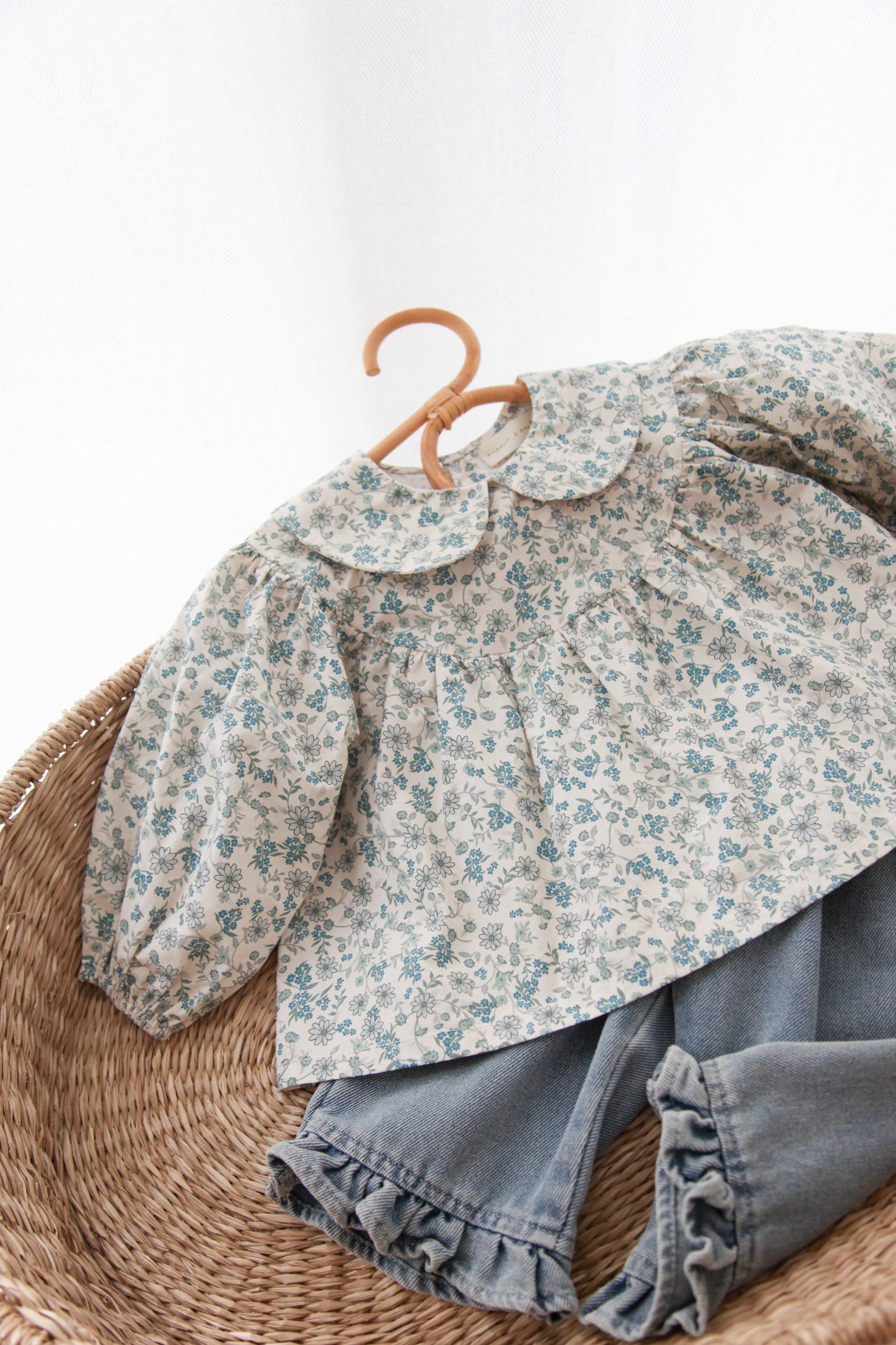 Winter/Blue Floral Puff Sleeve Blouse
