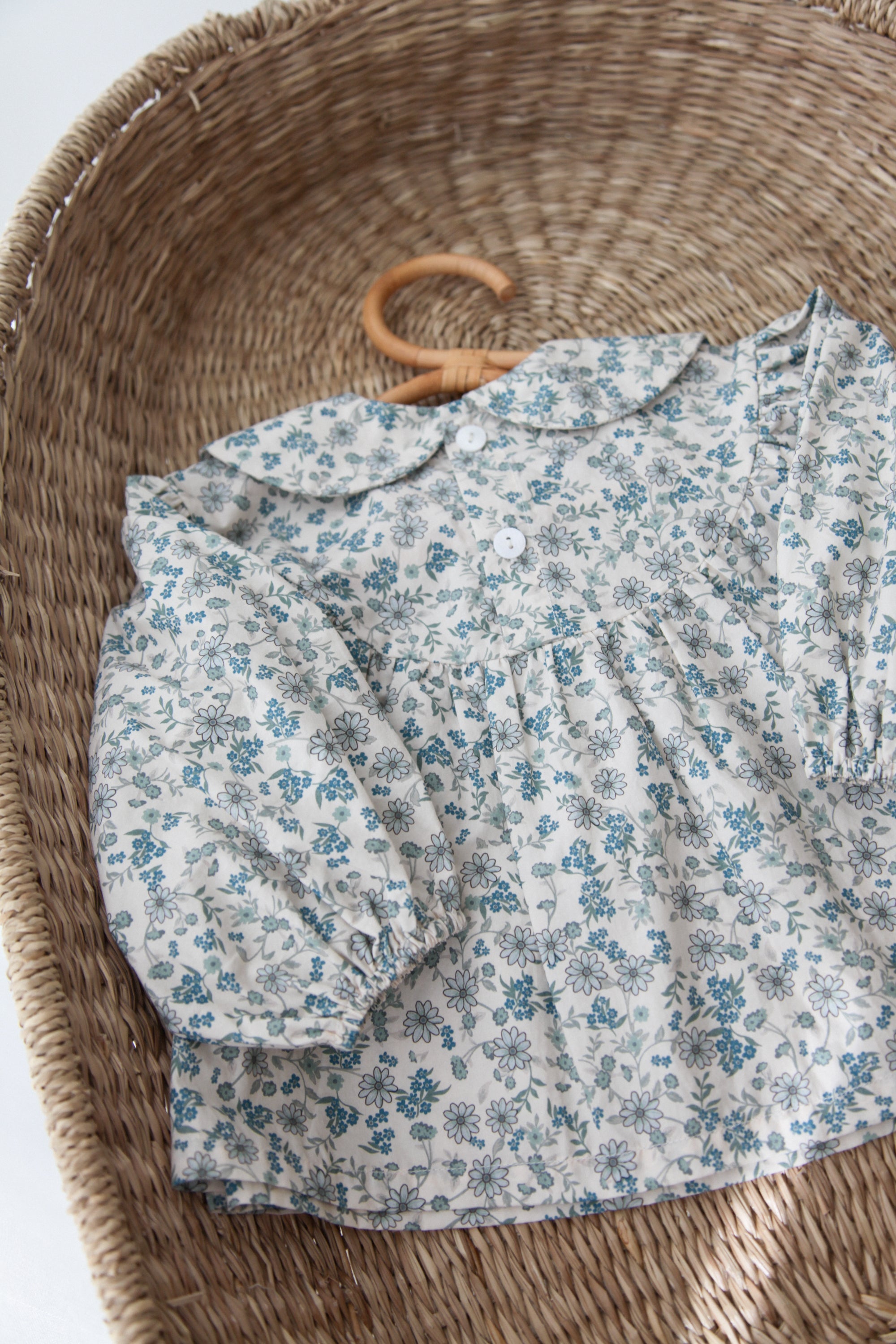 Winter/Blue Floral Puff Sleeve Blouse
