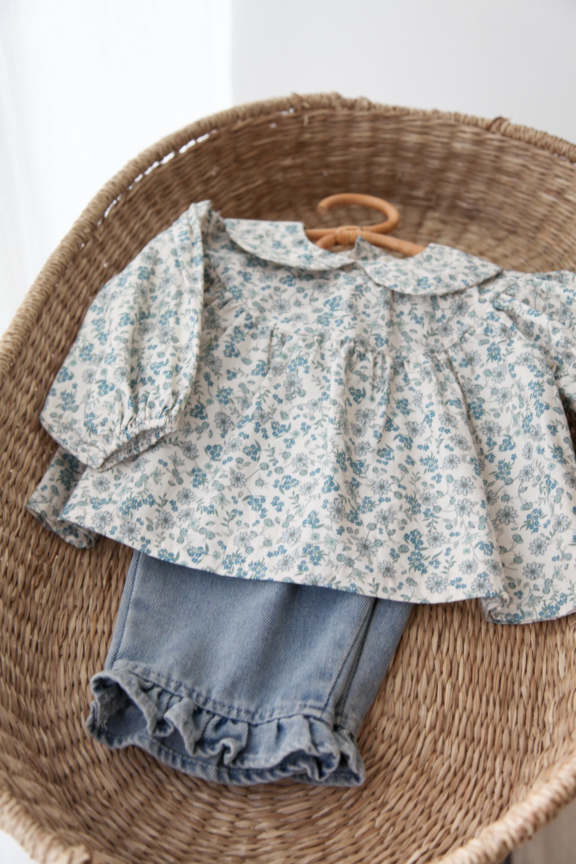 Winter/Blue Floral Puff Sleeve Blouse