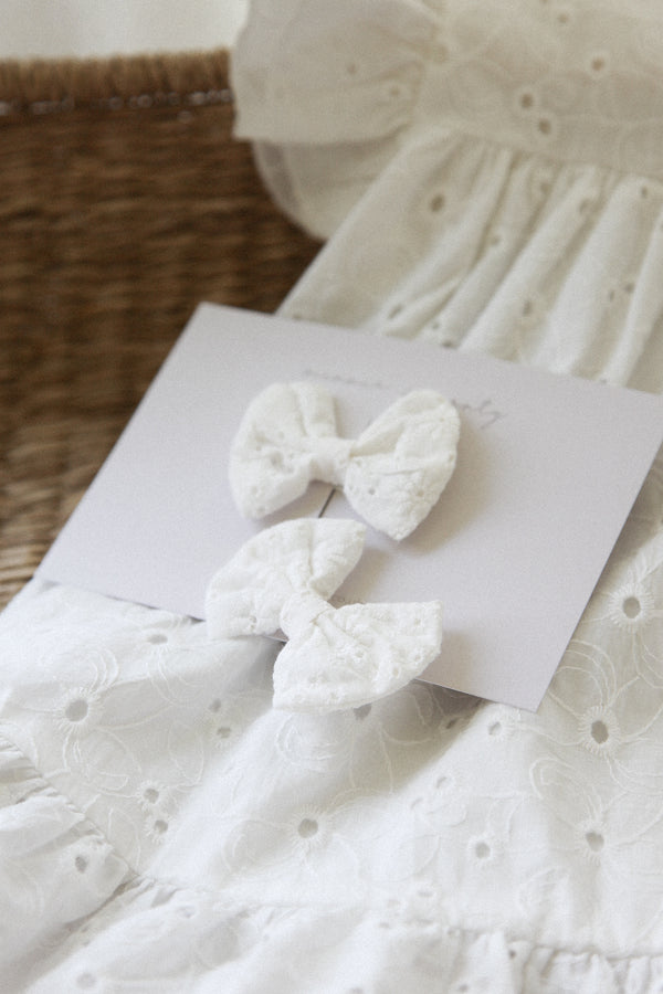 White Broderie Anglaise Bows (2 pack)