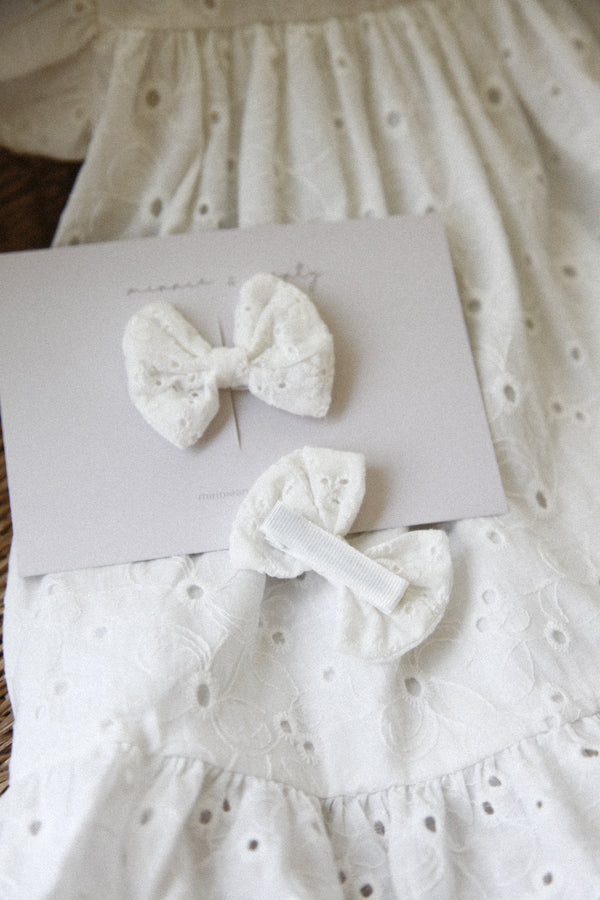 White Broderie Anglaise Bows (2 pack)