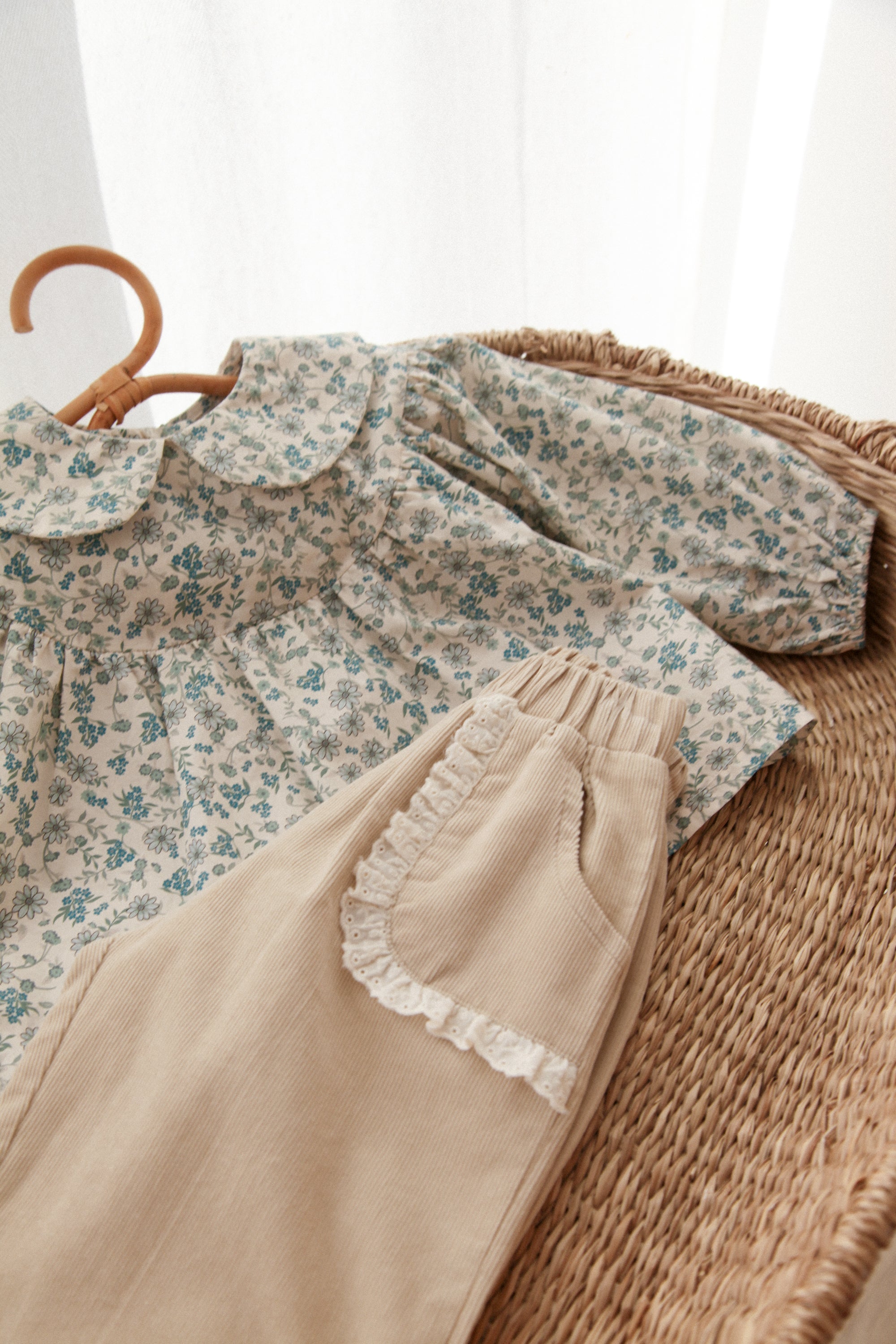 WHOLESALE Winter/Blue Floral Puff Sleeve Blouse
