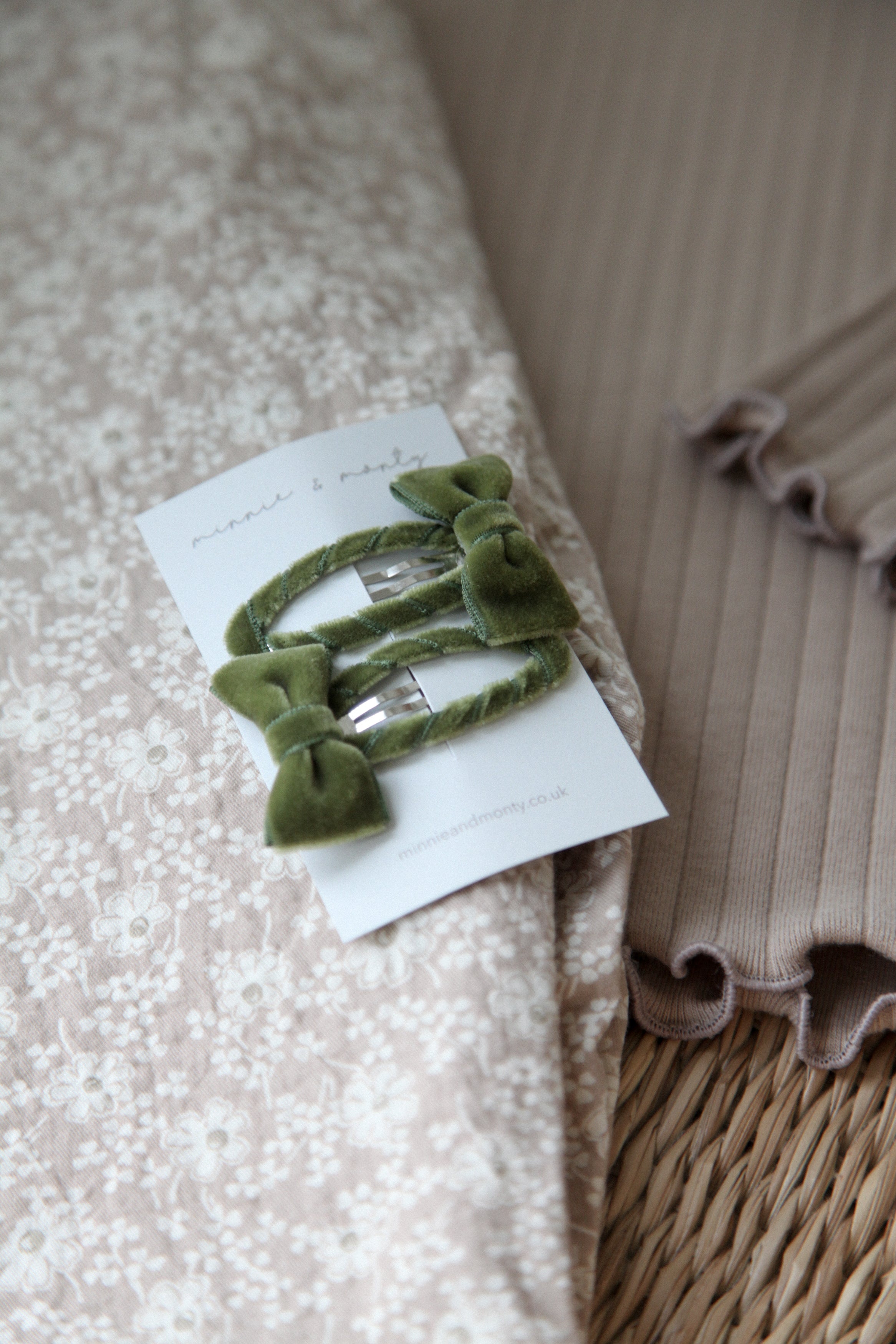 Sage Velvet Bow Snap Clips (2 pack)