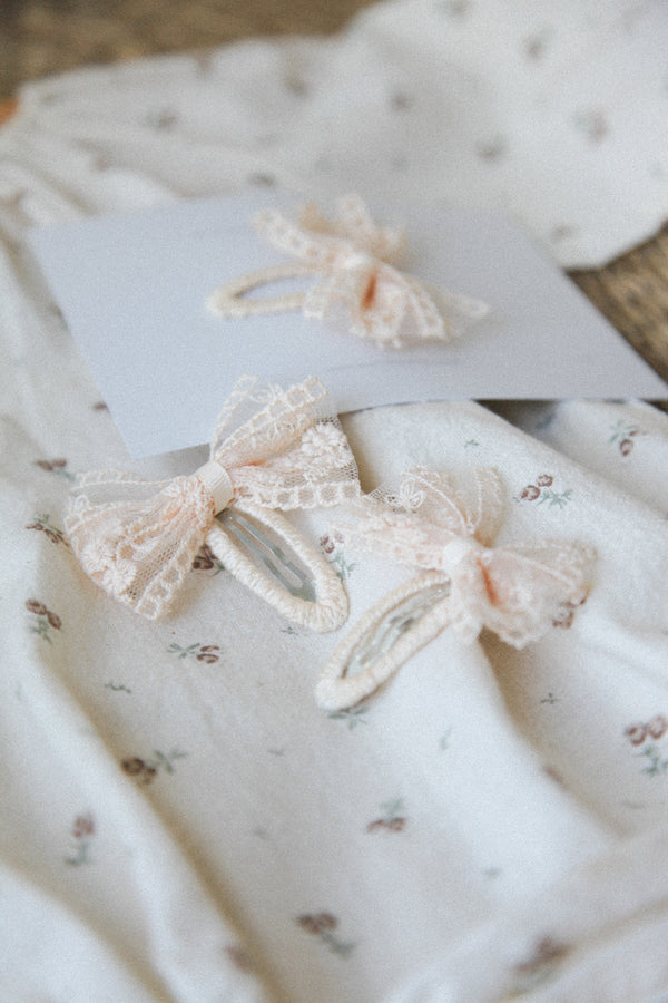 Lace Bow Snap Clip