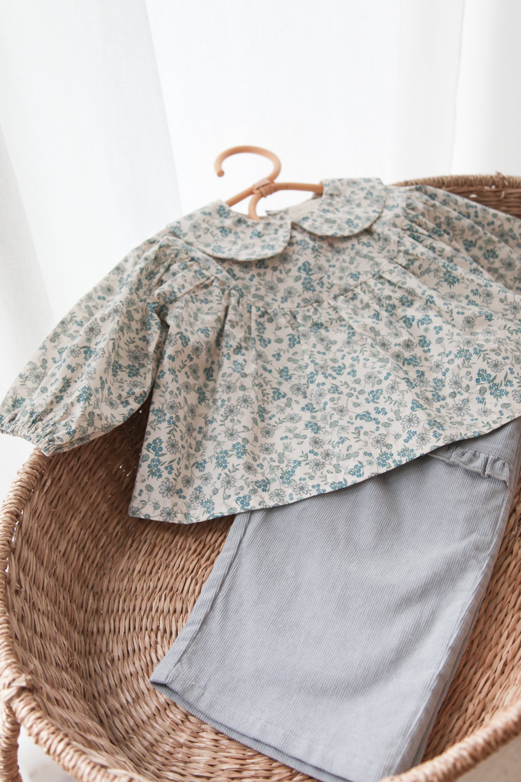 WHOLESALE Blue/Floral Floral Puff Sleeve Blouse