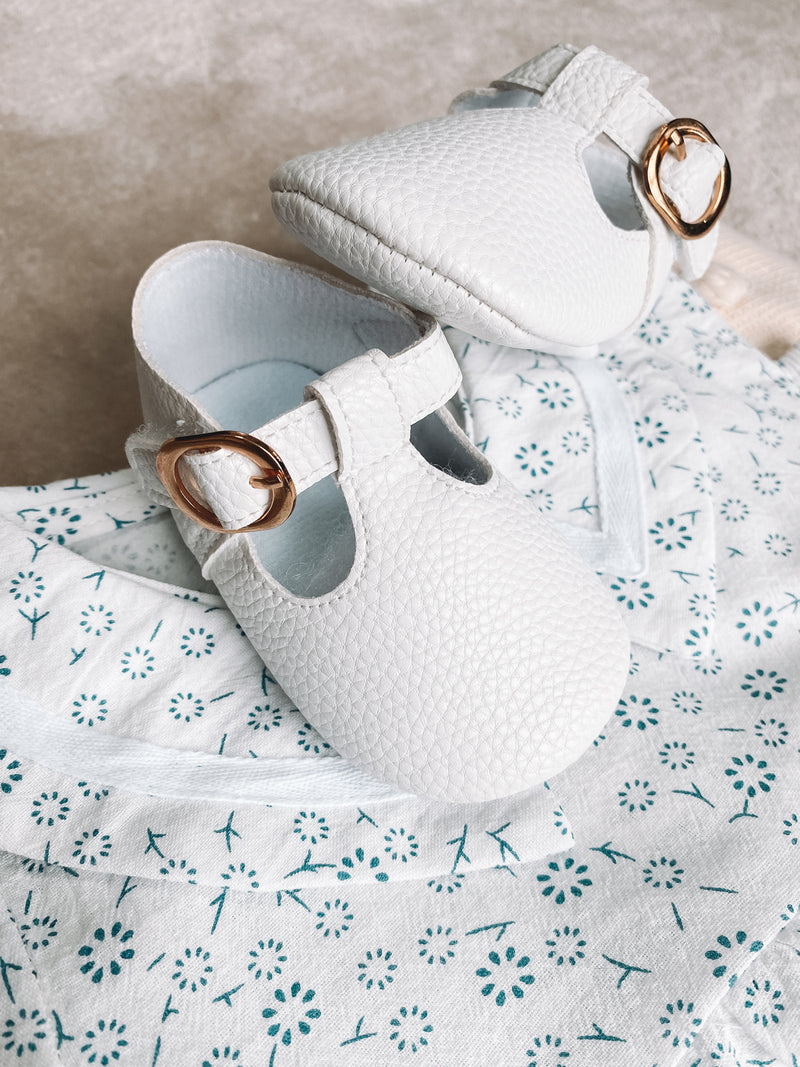 Minnie and Monty White Leatherette Textured Pram Shoes