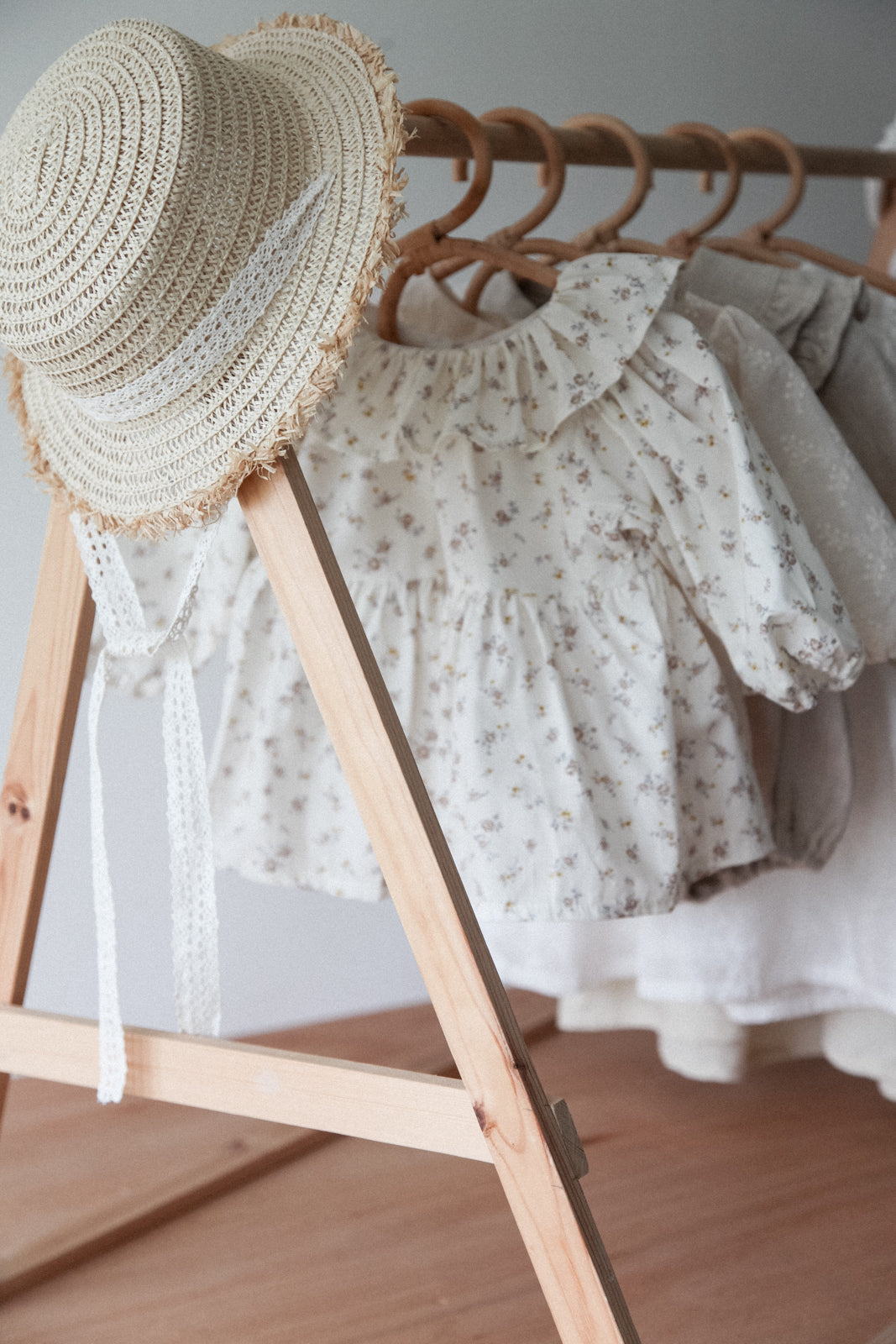 Minnie & Monty Straw Hat With Cream Crochet Lace Ties